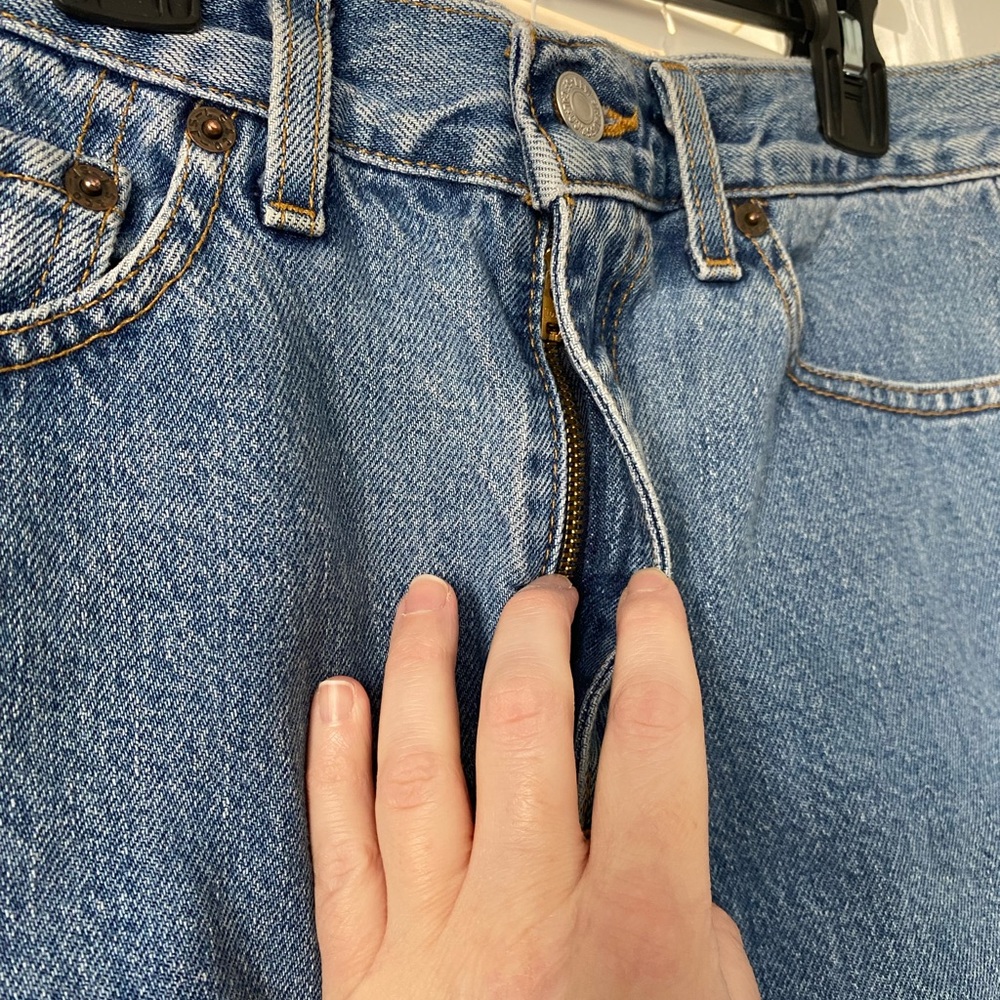 Levi’s Red Tab Vtg Y2K Light Wash Knee Denim Jean Slit Skirt Mom Style Classic 8 - Picture 2 of 9